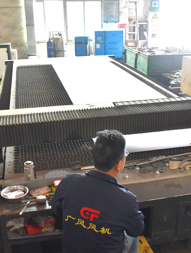 广风风机激光切割开料车间